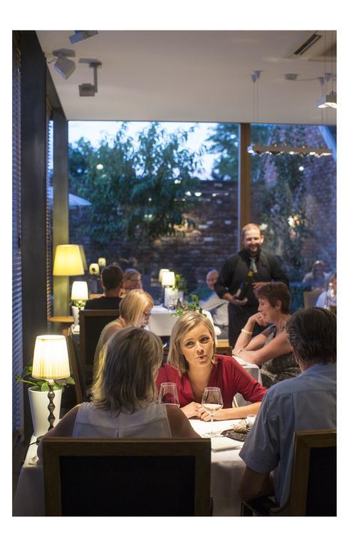 Hotel Restaurant Vous Le Vous Hasselt Bagian luar foto